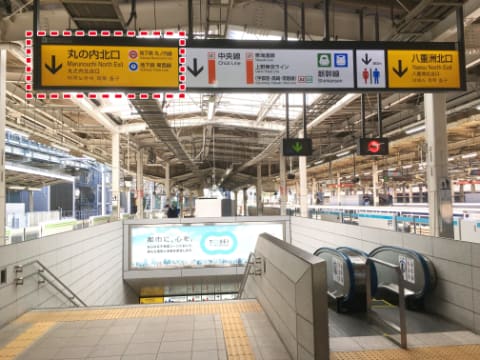 横断歩道の先、右手奥に「OAZO」と表示が出たビルが見えます。イメージ